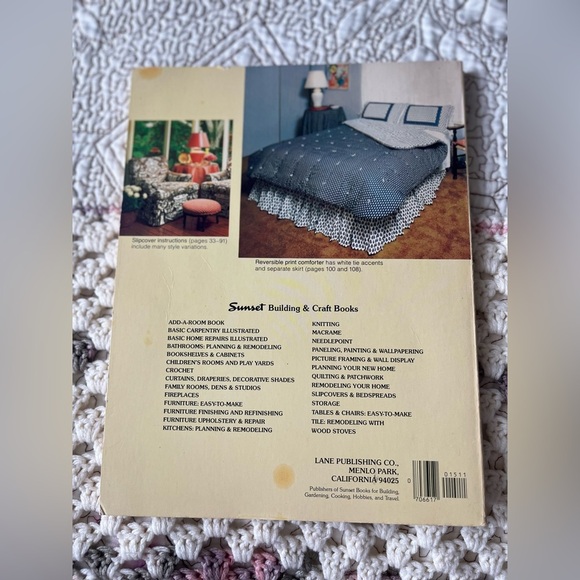 Slipcover & Bedspreads Vintage 1970s book - Picture 2 of 8